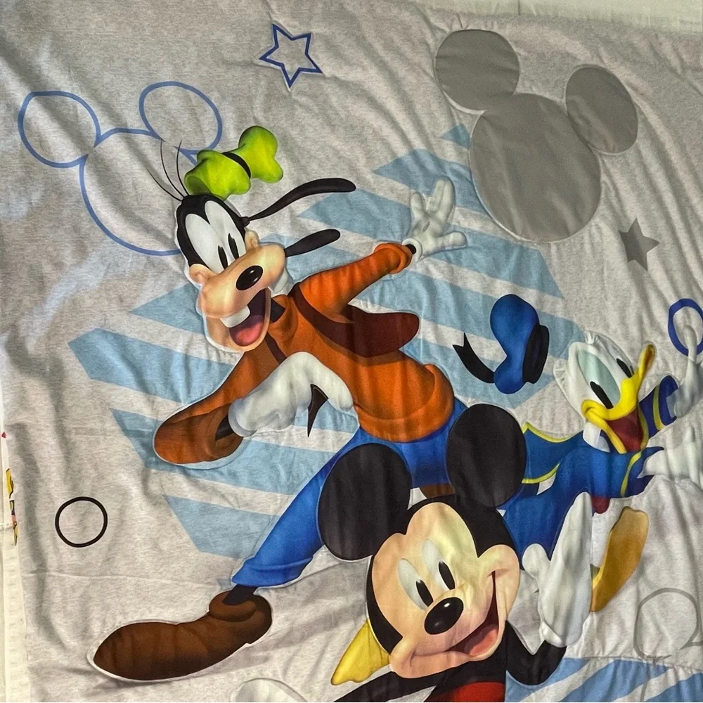 Disney Mickey and Friends Soft Toddler Comforter Lightweight ~56”L 42”W